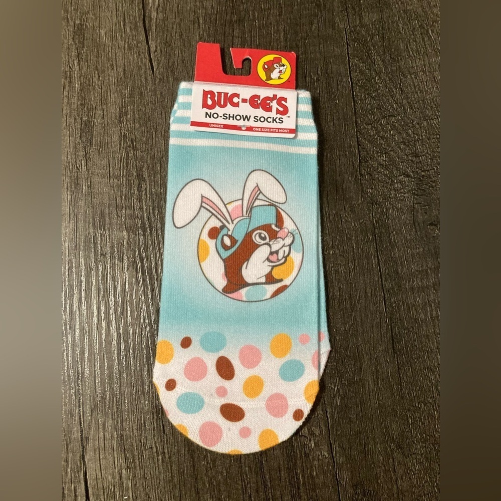 Buc-ee’s Pair of No Show Easter socks.